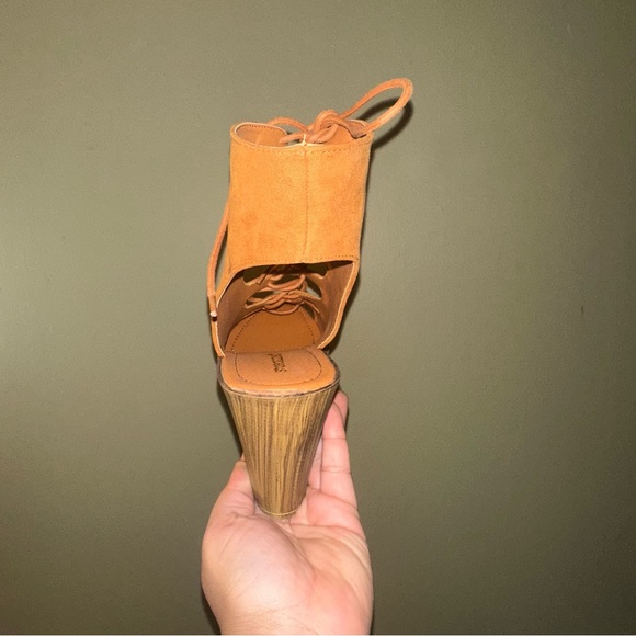 ***SOLD***Shoe Dazzle Platform Booties - Picture 14 of 16